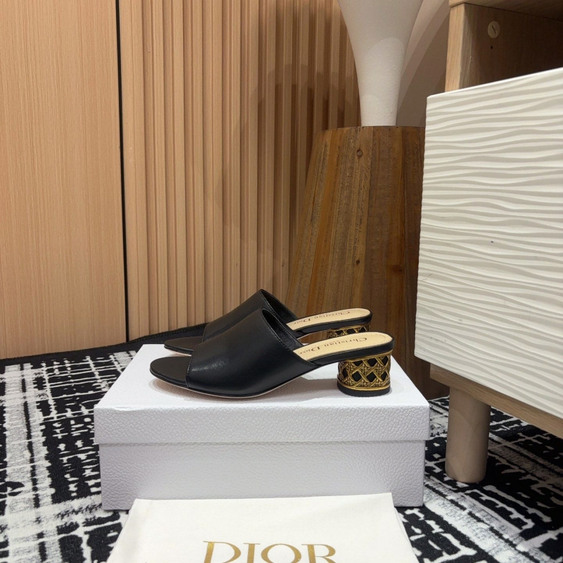 ch**an D*or slippers